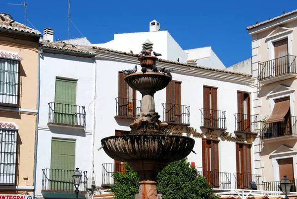 Fuente en la Plaza San Sebastián, Antequera, España . —  Fotos de Stock