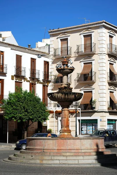 Fontanna w Plaza San Sebastian, Antequera, Hiszpania. — Zdjęcie stockowe