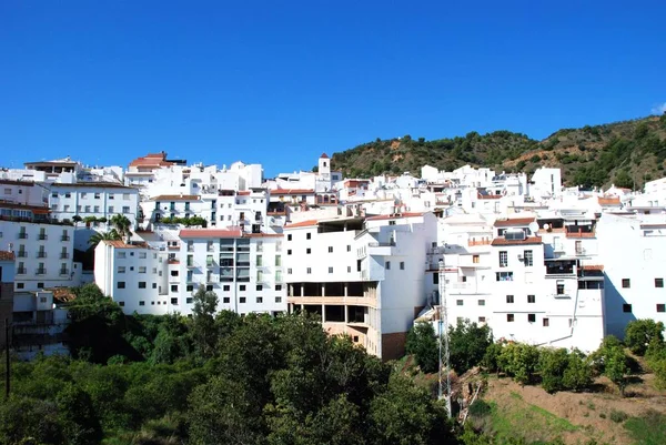 Vista Ciudad Mostrando Las Casas Tradicionales Encaladas Tolox Provincia Málaga —  Fotos de Stock