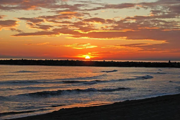 Vista Costa Rompeolas Atardecer Puerto Cabopino Marbella Costa Del Sol — Foto de Stock