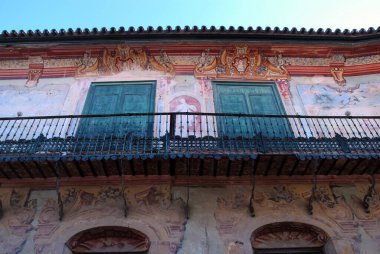 İspanya 'nın (Palacio de Penaflor), Ecija, Seville Eyaleti, Endülüs, İspanya, Avrupa' nın en uzun balkonudur..