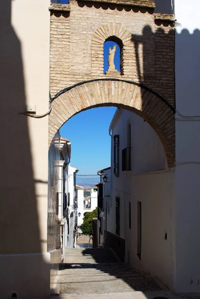Archway Met Standbeeld Steegje Naar Plaza Del Carmen Estepa Provincie — Stockfoto