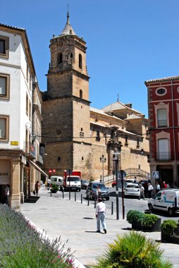 Ubeda, İspanya - 28 Temmuz 2008 - Kutsal Üçleme Kilisesi ve Andalucia Meydanı, Ubeda, İspanya - 28 Temmuz 2008