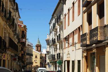 Archidona, İspanya - 08 Ağustos 2008 - Ana alışveriş caddesi boyunca (Calle Carrera), Archidona, İspanya - 08 Ağustos 2008