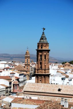 Antequera, İspanya - 08 Ağustos 2008 - Solda San Augustin kilise çan kulesi, sağda San Sebastian kilise çan kulesi, Antequera, İspanya - 08 Ağustos 2008