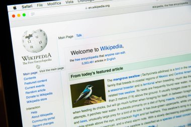 Milan, İtalya - 27 Şubat 2017: Wikipedia dizüstü ekran Web sitesi. Wikipedia.org logosu