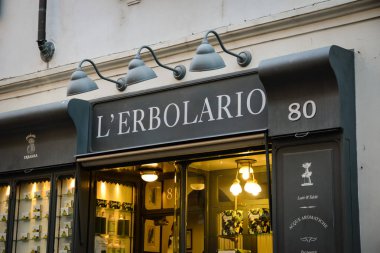Lodi, İtalya - 28 Şubat 2017: Vitrin Lodi - Erbolario Erbolario Shop bir İtalyan kozmetik firmasıdır. Erbolario logo