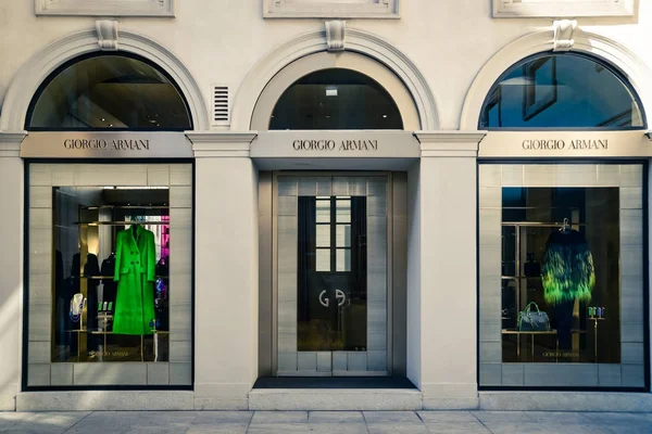 Milan - September 24, 2017:  Giorgio Armani store in Milan — Stock Photo, Image