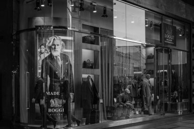 Milan - 9 Ekim 2016: Boggi mağaza Milano'da