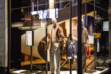 Hugo Boss mağaza Milano'da.