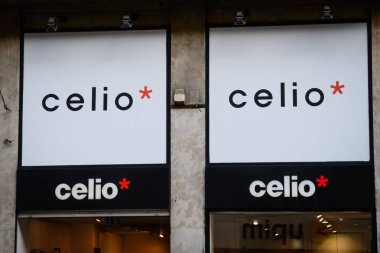 Milan, İtalya - 24 Eylül 2017: celio mağaza Milano'da. Fashio