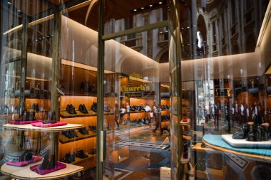 Milan, İtalya - 24 Eylül 2017: Kilise mağaza Milano'da. Fas