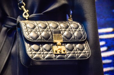Milan, İtalya - 24 Eylül 2017: Dior mağaza Milano'da. Moda