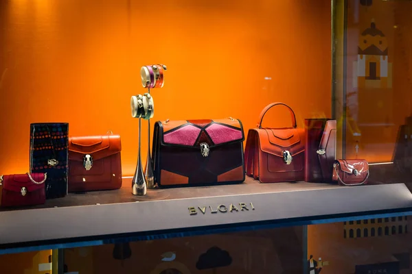 Milan, Italië - 24 September 2017: Bulgari winkel in Milaan. Fashion week Bvlgari winkelen — Stockfoto