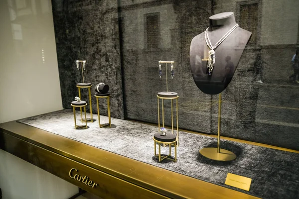Milan, İtalya - 24 Eylül 2017: Cartier mağazası Milan. Moda Haftası Cartier alışveriş — Stok fotoğraf