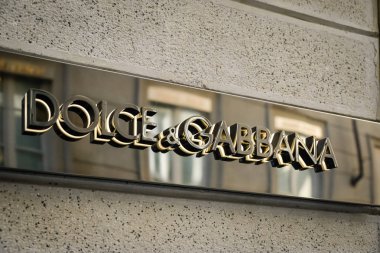 Milan, İtalya - 24 Eylül 2017: Dolce Gabbana mağaza Milano'da