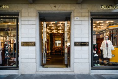Milan, İtalya - 24 Eylül 2017: Dolce Gabbana mağaza Milano'da