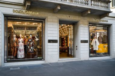 Milan, İtalya - 24 Eylül 2017: Dolce Gabbana mağaza Milano'da
