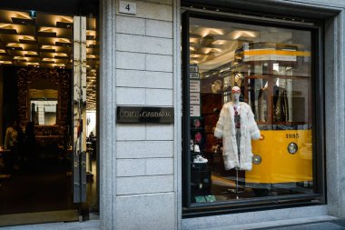 Milan, İtalya - 24 Eylül 2017: Dolce Gabbana mağaza Milano'da