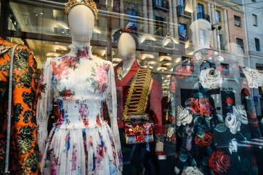 Milan, İtalya - 24 Eylül 2017: Dolce Gabbana mağaza Milano'da