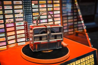 Milan, İtalya - 24 Eylül 2017: Dolce Gabbana mağaza Milano'da