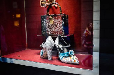 Milan, İtalya - 24 Eylül 2017: Dolce Gabbana mağaza Milano'da