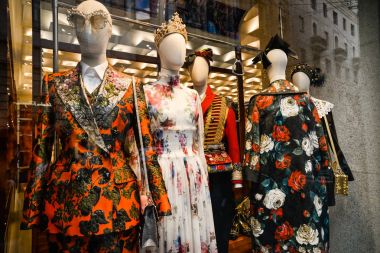 Milan, İtalya - 24 Eylül 2017: Dolce Gabbana mağaza Milano'da