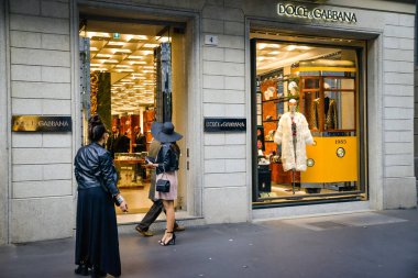 Milan, İtalya - 24 Eylül 2017: Dolce Gabbana mağaza Milano'da