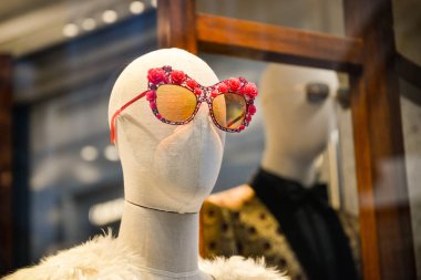 Milan, İtalya - 24 Eylül 2017: Dolce Gabbana mağaza Milano'da