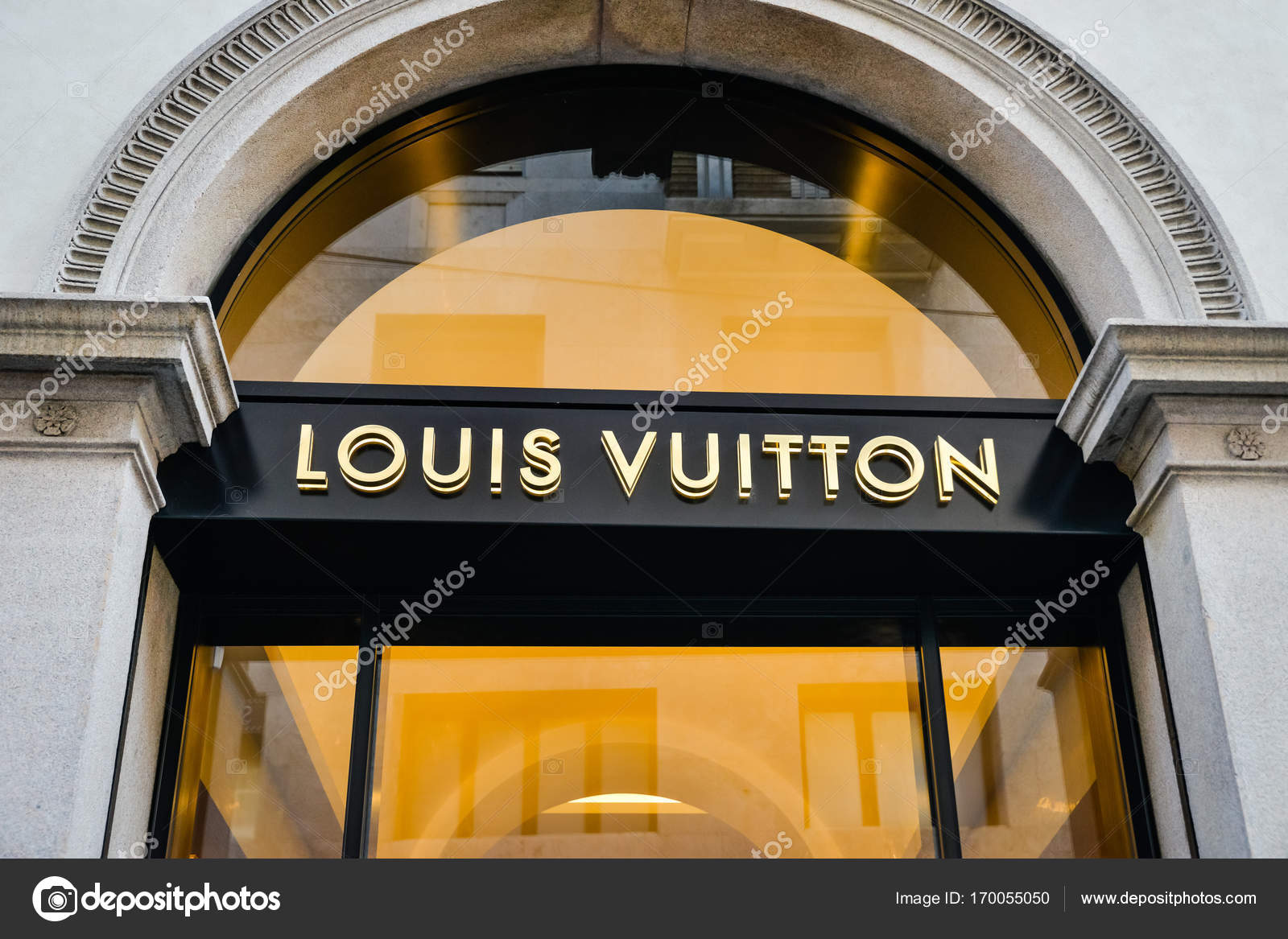 Milan, Italy - September 24, 2017: Louis Vuitton Store In Milan. Fashion  Week Louis Vuitton Shopping Stock Photo, Picture and Royalty Free Image.  Image 93825841.