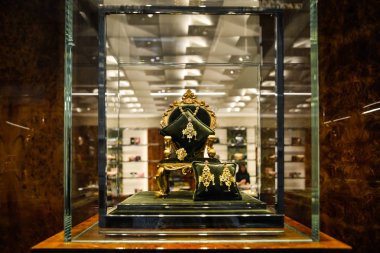 Milan, İtalya - 24 Eylül 2017: Dolce Gabbana mağaza Milano'da