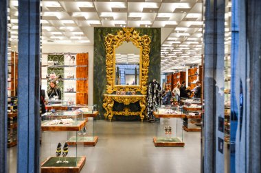 Milan, İtalya - 24 Eylül 2017: Dolce Gabbana mağaza Milano'da