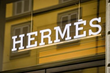 Milan, İtalya - 24 Eylül 2017: Hermes mağaza Milano'da. Celebrity