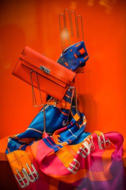 Milan, İtalya - 24 Eylül 2017: Hermes mağaza Milano'da. Celebrity