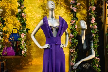 Milan, İtalya - 24 Eylül 2017: La Perla mağaza Milano'da. Fas