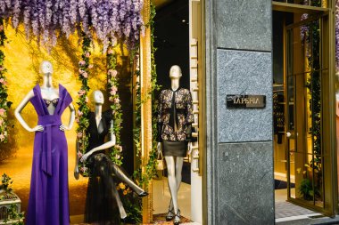 Milan, İtalya - 24 Eylül 2017: La Perla mağaza Milano'da. Fas