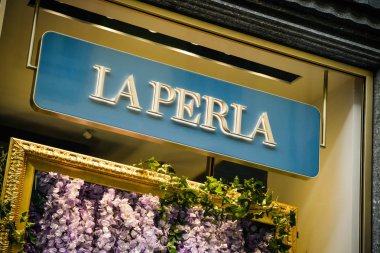 Milan, İtalya - 24 Eylül 2017: La Perla mağaza Milano'da. Fas
