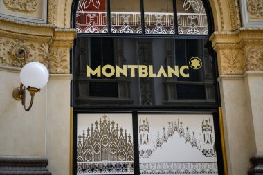 Milan, İtalya - 24 Eylül 2017: Montblanc mağaza Milano'da. SK