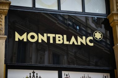 Milan, İtalya - 24 Eylül 2017: Montblanc mağaza Milano'da. SK