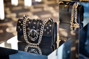 Milan, İtalya - 24 Eylül 2017: Solcu mağaza Milano'da. Fashio