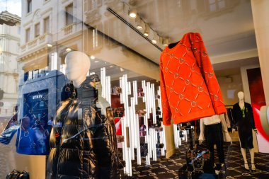 Milan, İtalya - 24 Eylül 2017: Solcu mağaza Milano'da. Fashio