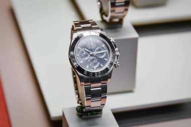 Milan, İtalya - 24 Eylül 2017: Rolex mağaza Milano'da. Fashio