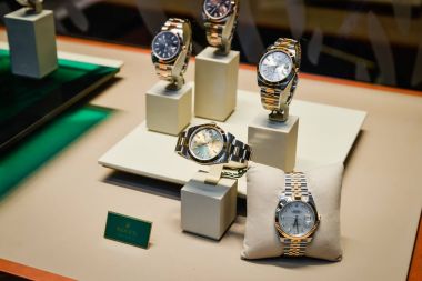 Milan, İtalya - 24 Eylül 2017: Rolex mağaza Milano'da. Fashio