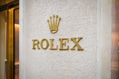 Milan, İtalya - 24 Eylül 2017: Rolex mağaza Milano'da. Fashio