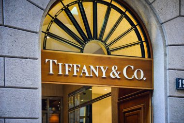 Milan, İtalya - 24 Eylül 2017: Tiffany Milano deposunda. Burak