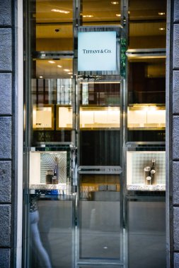 Milan, İtalya - 24 Eylül 2017: Tiffany Milano deposunda. Burak