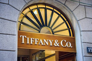 Milan, İtalya - 24 Eylül 2017: Tiffany Milano deposunda. Burak