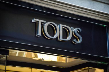 Milan, İtalya - 24 Eylül 2017: Tod's mağaza Milano'da. Fashio