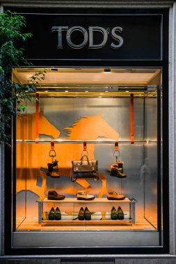 Milan, İtalya - 24 Eylül 2017: Tod's mağaza Milano'da. Fashio