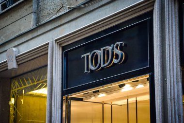 Milan, İtalya - 24 Eylül 2017: Tod's mağaza Milano'da. Fashio